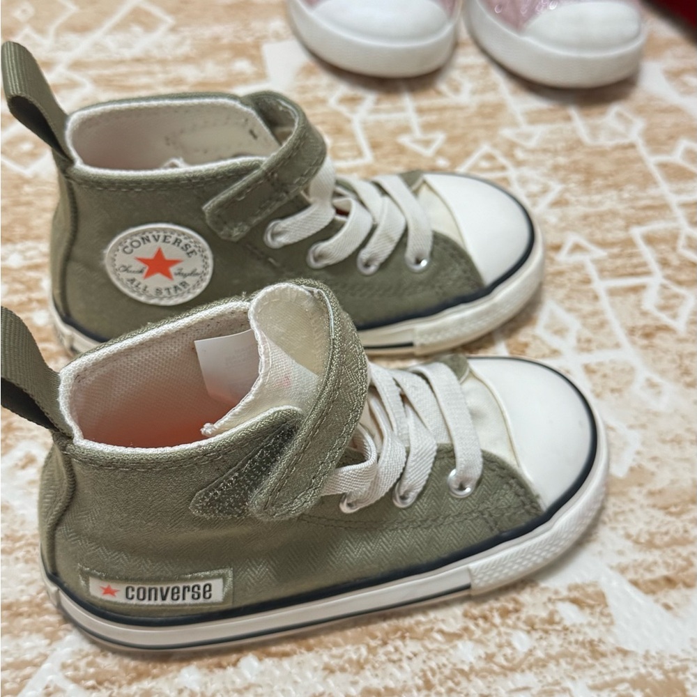 Converse Chuck Taylor Kids High-Top Sneakers - Olive EUC 6-7k